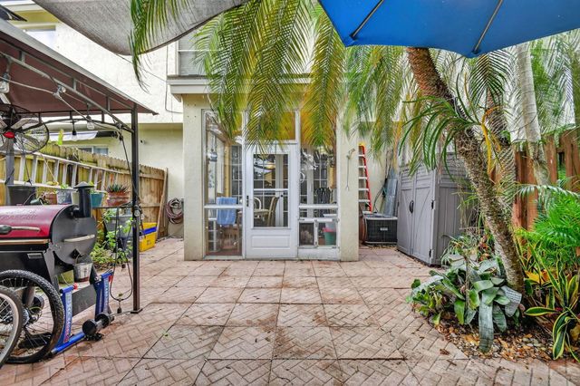 7614 Sonesta Shores Drive, Lake Worth, FL 33463