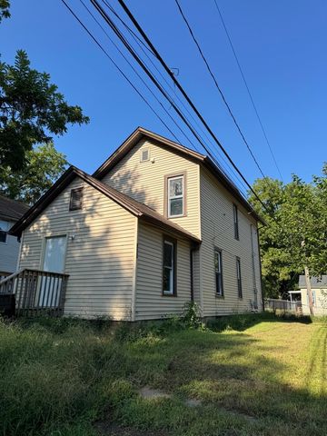 913 VINE Street, Davenport, IA 52804