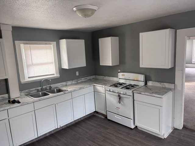 913 VINE Street, Davenport, IA 52804