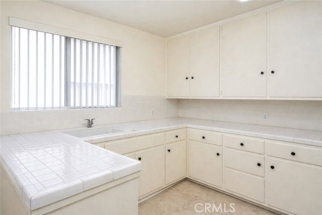 4725 August, Los Angeles, CA 90008