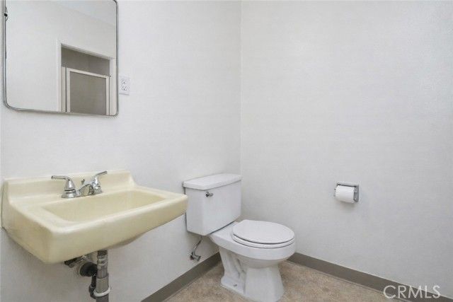 4725 August, Los Angeles, CA 90008