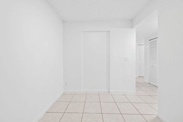 9503 NW 2ND Place 3-B, Coral Springs, FL 33071