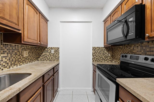 9503 NW 2ND Place 3-B, Coral Springs, FL 33071