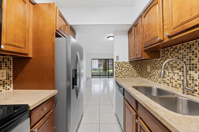 9503 NW 2ND Place 3-B, Coral Springs, FL 33071