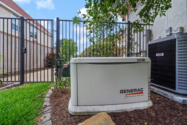 26 Commanders Point, Missouri City, TX 77459