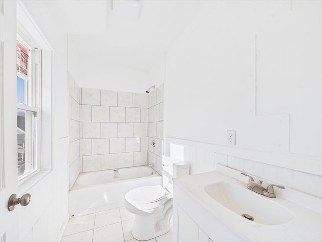 27 Nelson St, New Bedford, MA 02744