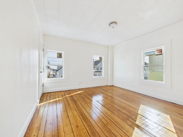 27 Nelson St, New Bedford, MA 02744