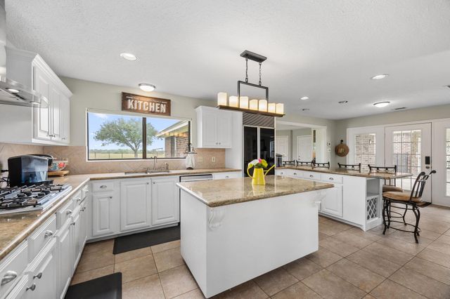1342 Fm 2434, Weimar, TX 78962