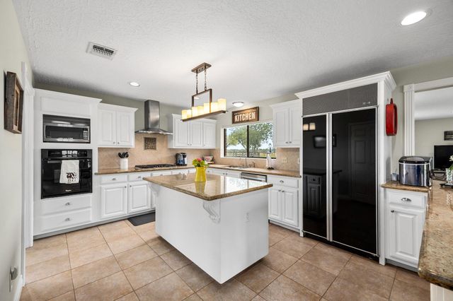 1342 Fm 2434, Weimar, TX 78962