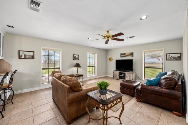 1342 Fm 2434, Weimar, TX 78962