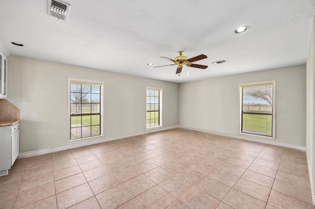 1342 Fm 2434, Weimar, TX 78962