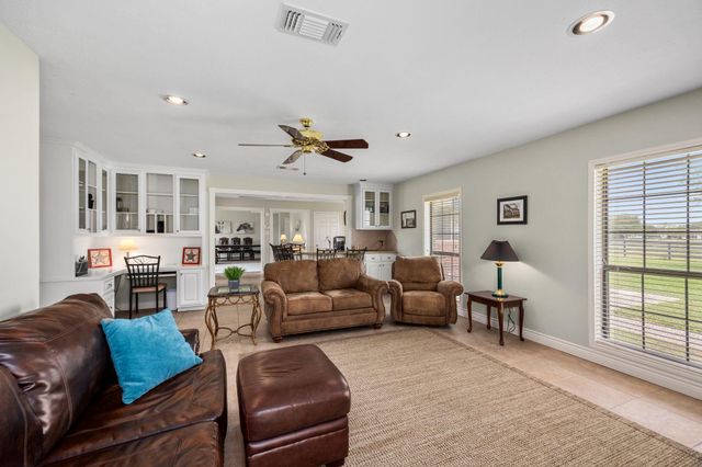 1342 Fm 2434, Weimar, TX 78962