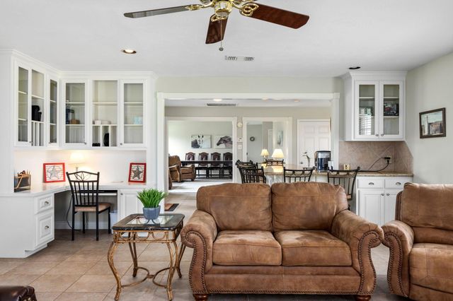 1342 Fm 2434, Weimar, TX 78962