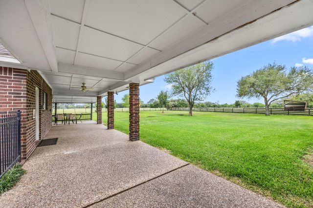 1342 Fm 2434, Weimar, TX 78962