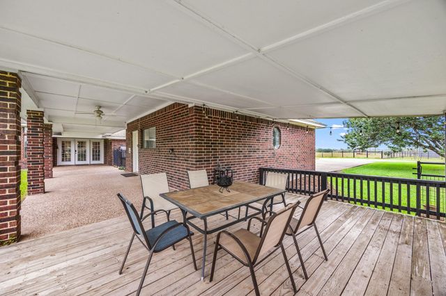 1342 Fm 2434, Weimar, TX 78962