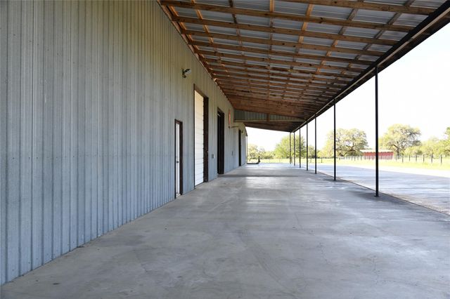 1342 Fm 2434, Weimar, TX 78962