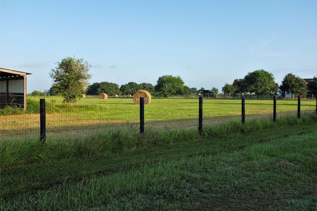 1342 Fm 2434, Weimar, TX 78962