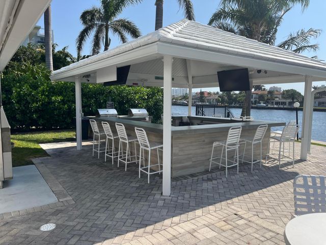 6411 BAY CLUB Drive 2, Fort Lauderdale, FL 33308