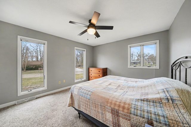 55633 Blue Jay Drive, South Bend, IN 46619