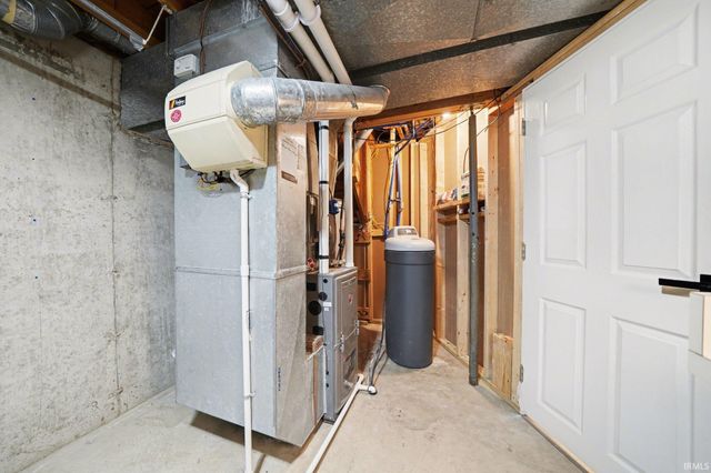 55633 Blue Jay Drive, South Bend, IN 46619