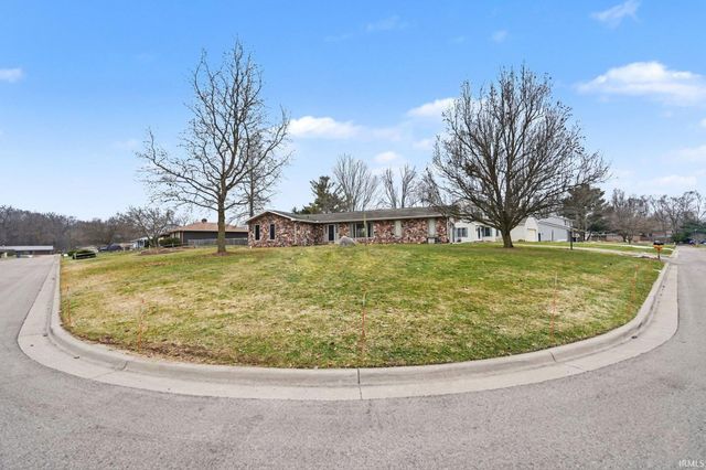 55633 Blue Jay Drive, South Bend, IN 46619