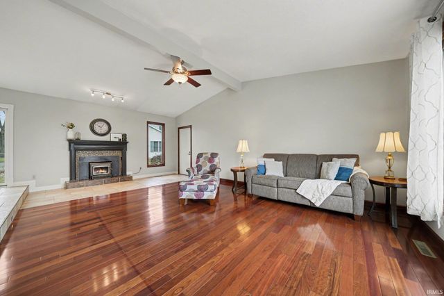 55633 Blue Jay Drive, South Bend, IN 46619