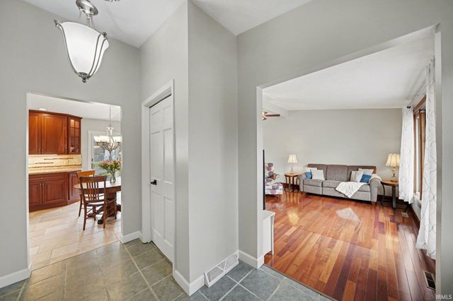 55633 Blue Jay Drive, South Bend, IN 46619