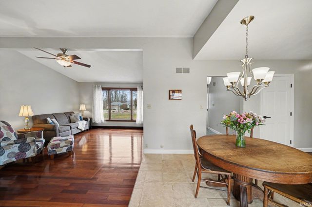 55633 Blue Jay Drive, South Bend, IN 46619