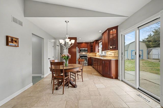 55633 Blue Jay Drive, South Bend, IN 46619