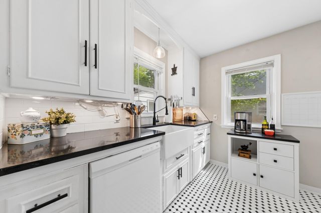 133 Ridgewood Drive, Hopkins, MN 55343