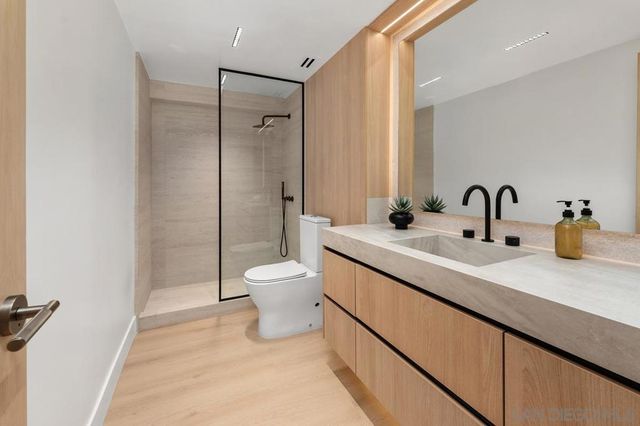 939 Coast 14C, La Jolla, CA 92037