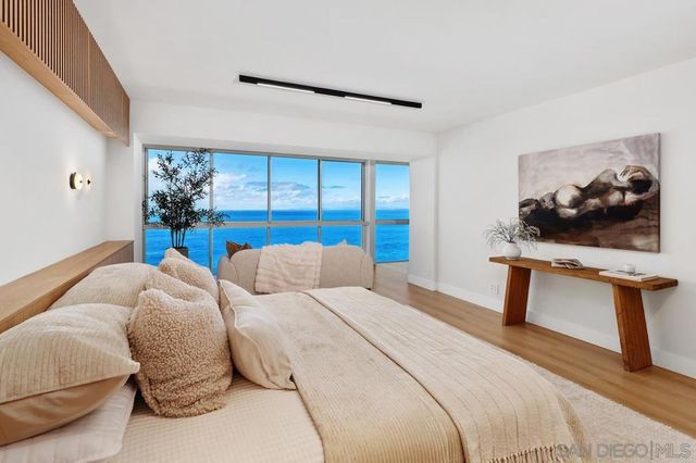 939 Coast 14C, La Jolla, CA 92037