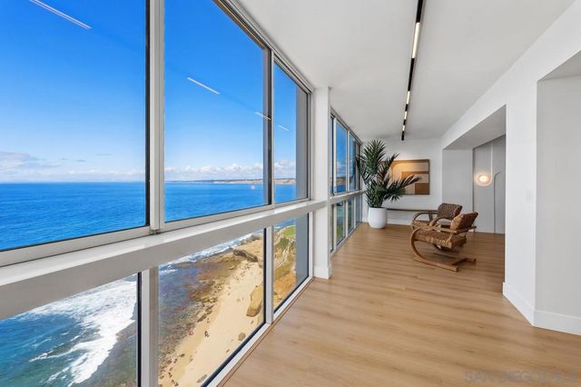 939 Coast 14C, La Jolla, CA 92037