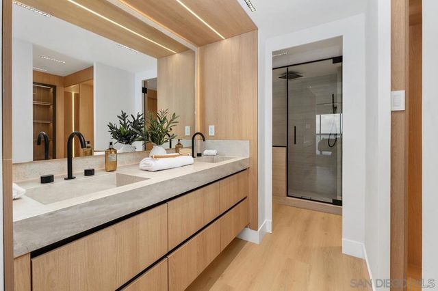 939 Coast 14C, La Jolla, CA 92037