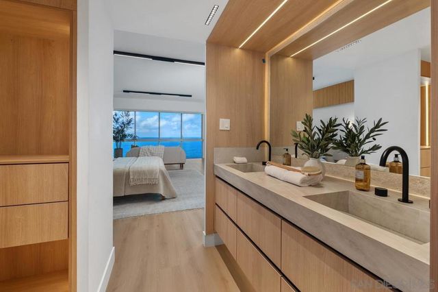 939 Coast 14C, La Jolla, CA 92037