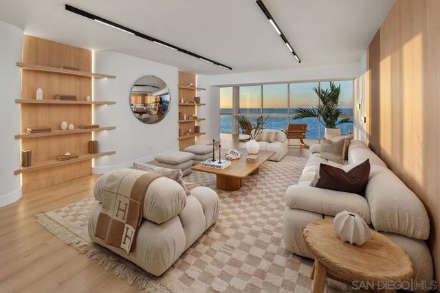 939 Coast 14C, La Jolla, CA 92037