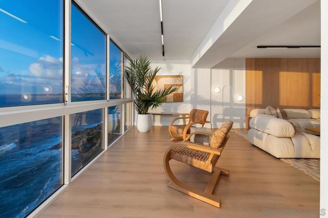 939 Coast 14C, La Jolla, CA 92037