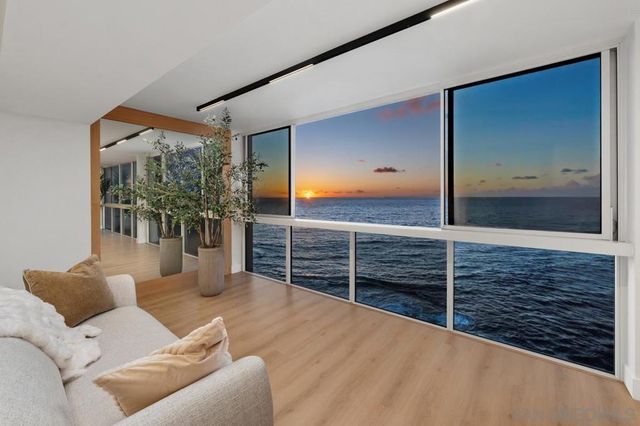 939 Coast 14C, La Jolla, CA 92037