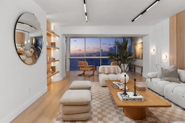 939 Coast 14C, La Jolla, CA 92037