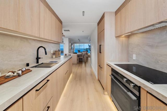 939 Coast 14C, La Jolla, CA 92037