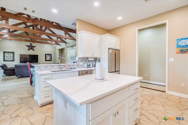 302 Guadalupe River Drive, Seguin, TX 78155