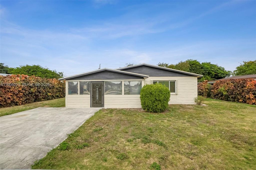 Image 1 of property listing at 746 NW 3rd St, Florida City, FL 33034