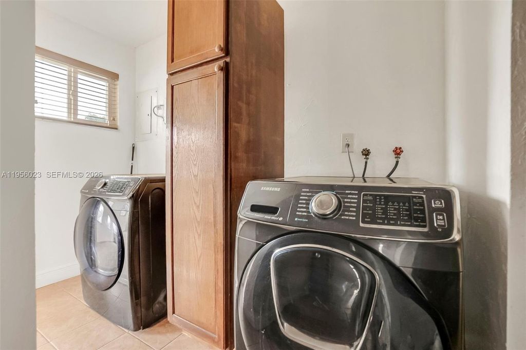 Image 21 of property listing at 746 NW 3rd St, Florida City, FL 33034