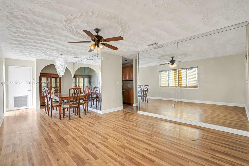 Image 3 of property listing at 746 NW 3rd St, Florida City, FL 33034