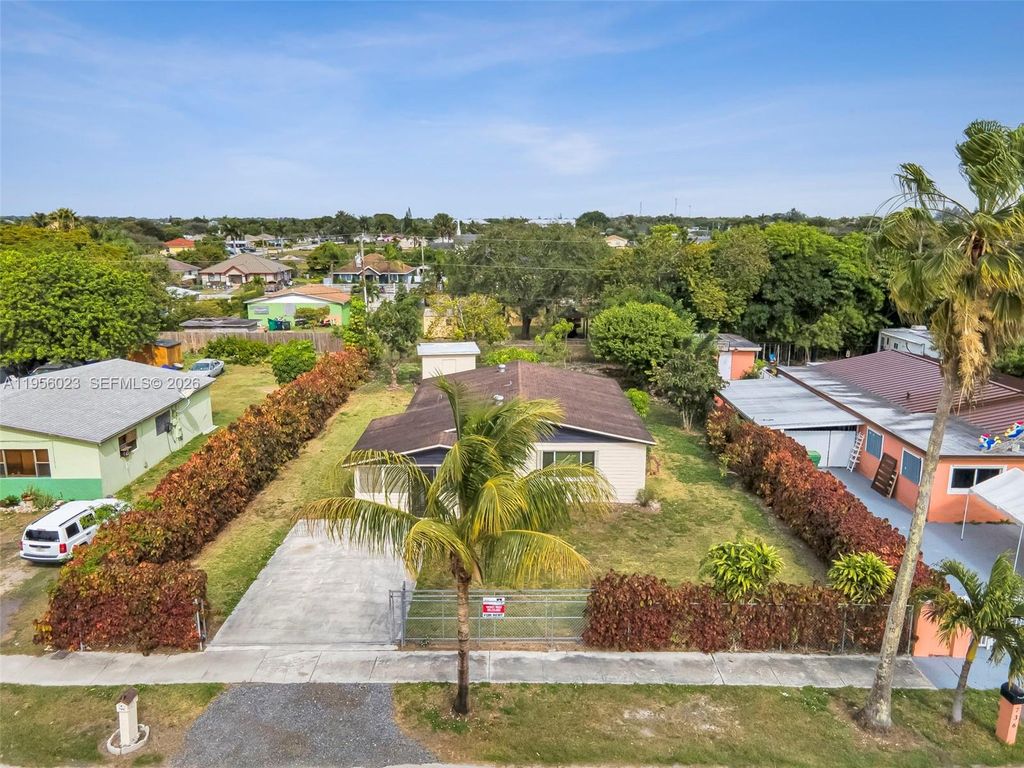 Image 30 of property listing at 746 NW 3rd St, Florida City, FL 33034