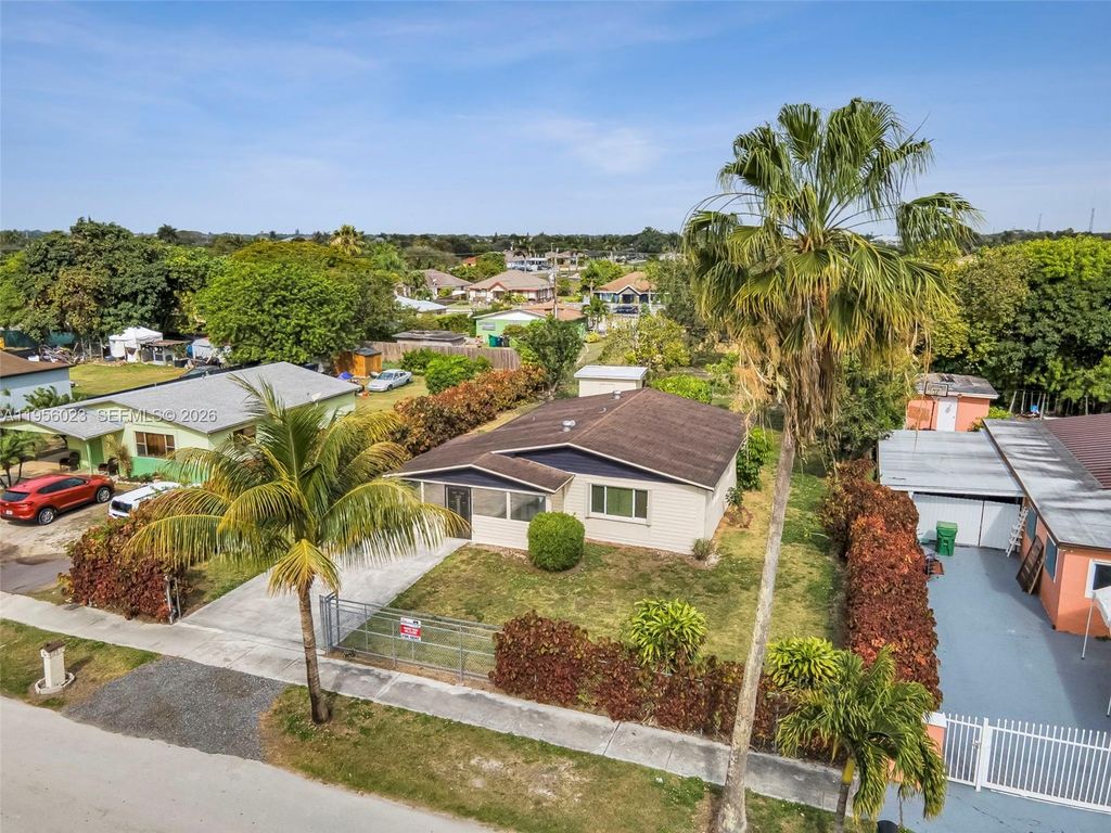 Image 31 of property listing at 746 NW 3rd St, Florida City, FL 33034