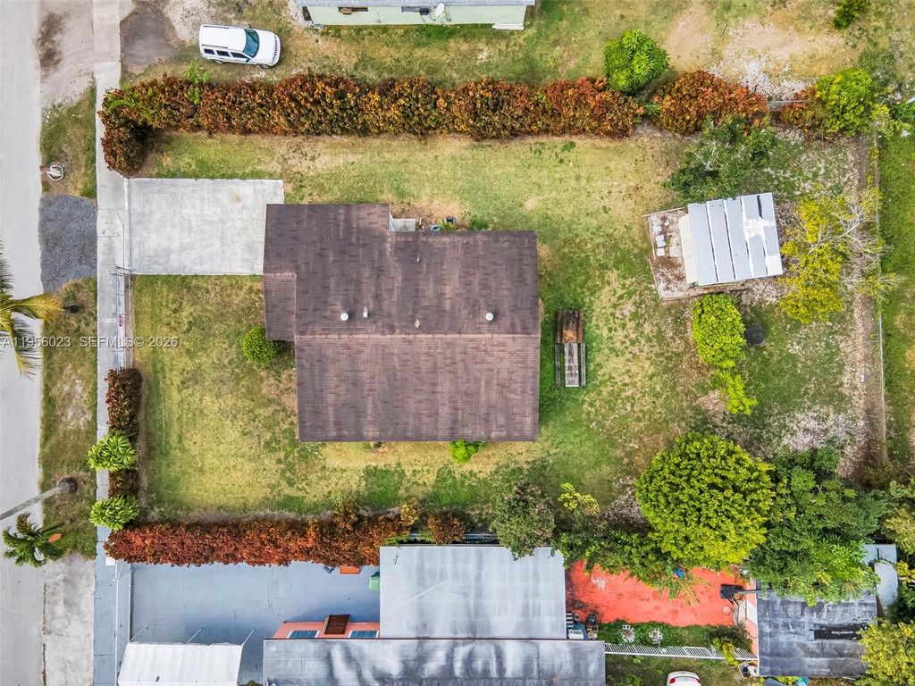 Image 32 of property listing at 746 NW 3rd St, Florida City, FL 33034