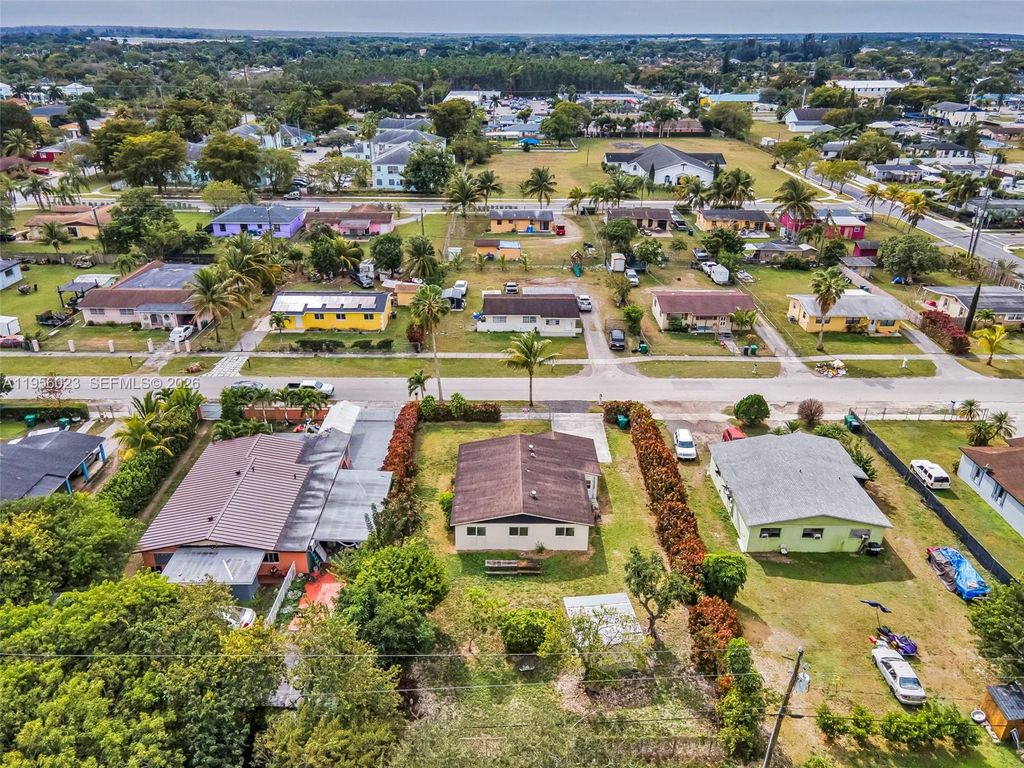 Image 33 of property listing at 746 NW 3rd St, Florida City, FL 33034