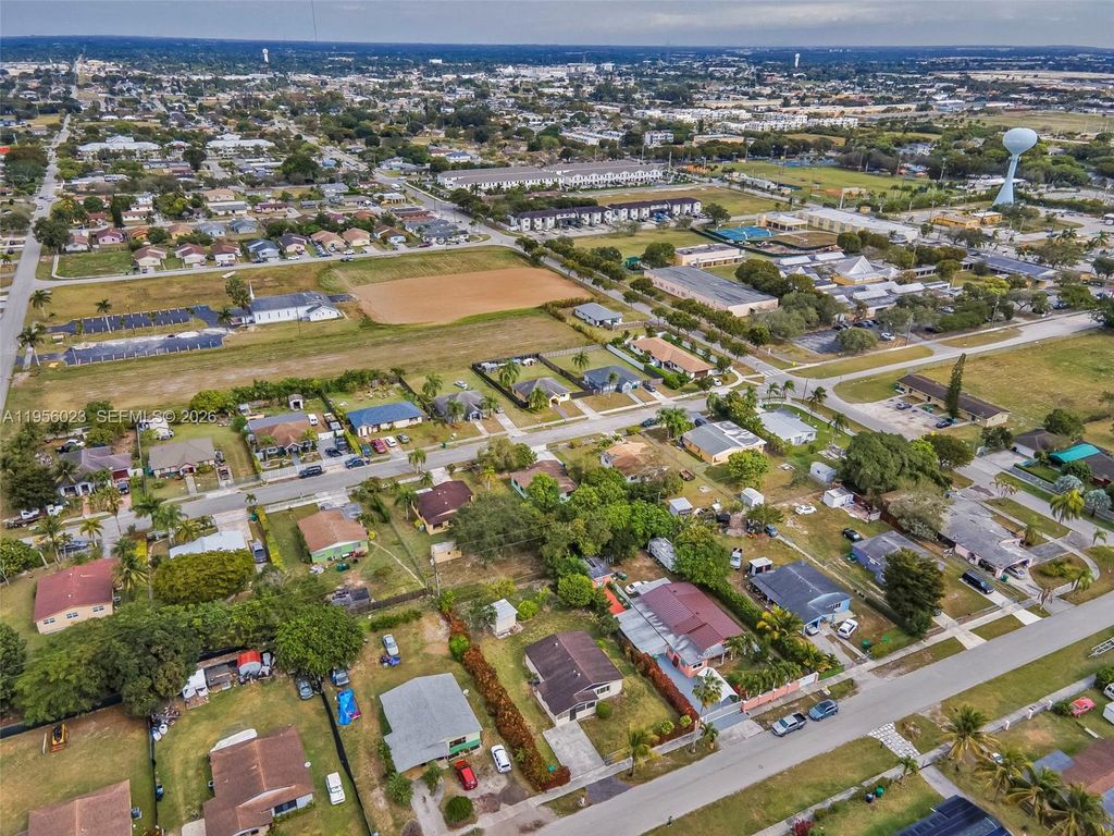 Image 34 of property listing at 746 NW 3rd St, Florida City, FL 33034