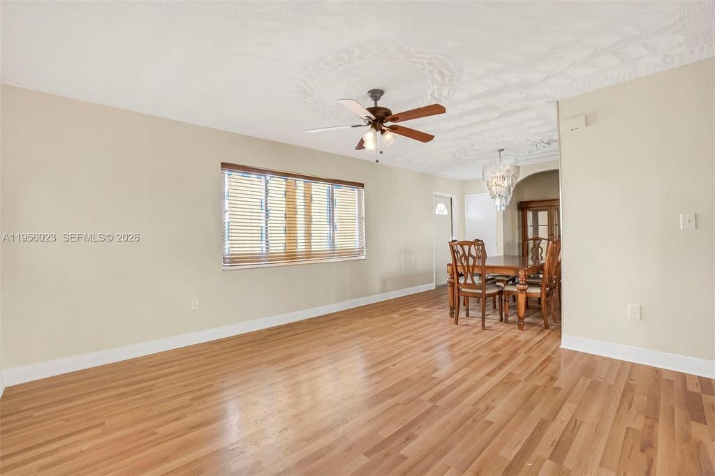 Image 4 of property listing at 746 NW 3rd St, Florida City, FL 33034